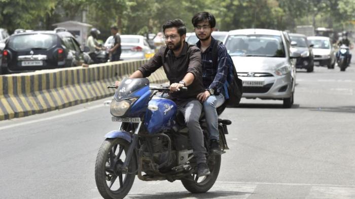 Driving without helmet main traffic violation in Noida | Hindustan Times Best travel itinerary app