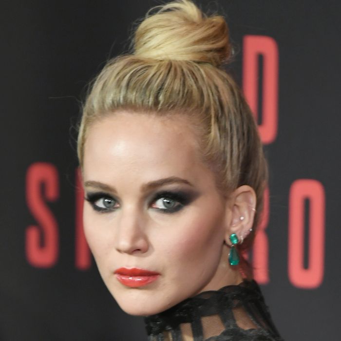 Backgrid UK Celebrity Photo Agency — Red Sparrow star Jennifer Lawrence ... Backgrid UK Celebrity Photo Agency — Red Sparrow star Jennifer Lawrence ...